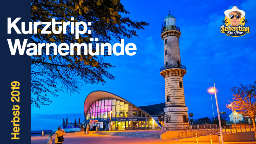 Leuchtturm Warnemünde und Teepott in der Abenddämmerung